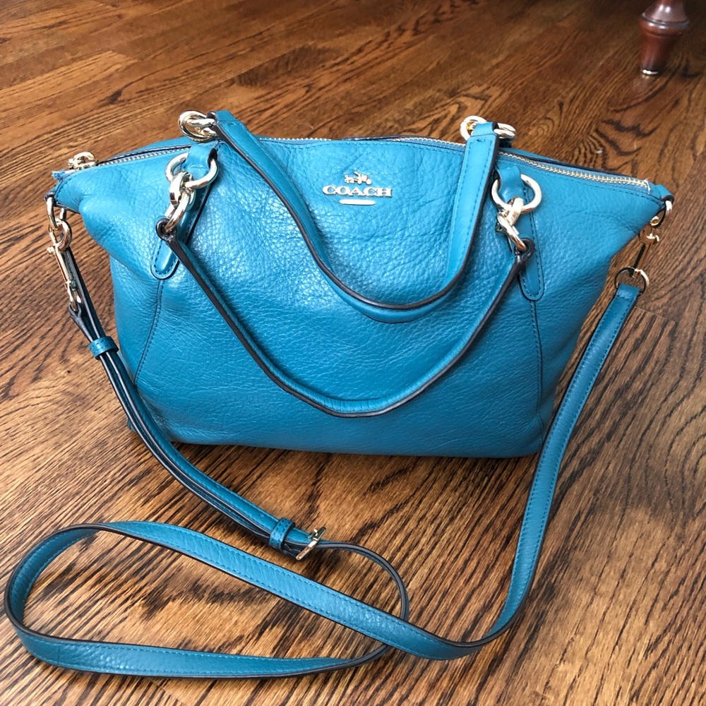 EUC Coach Pebble Leather Kelsey Handbag